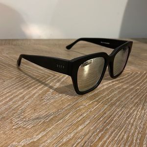 Matte black oversized DIFF sunglasses POLARIZED